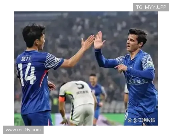 精彩回顾：本轮足球赛事重点对决与球队表现全面分析